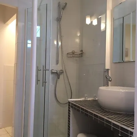 Otel Restaurant L'atelier Des Cousins 2*